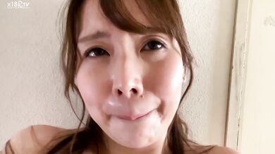 【中文字幕】人妻で巨乳の彼女のお姉さんに冗谈交じりでセックスで慰め合おうと诱われた仆は。月见伊织